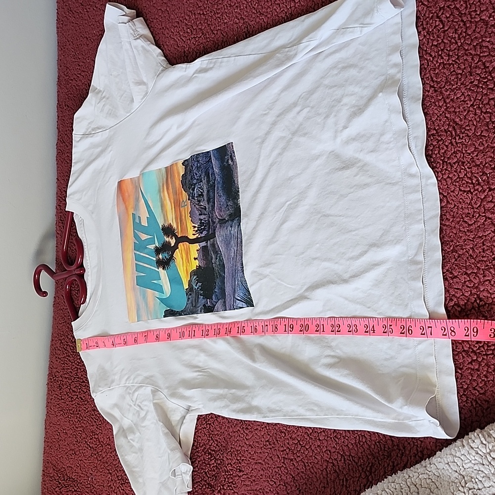 Nike Air graphic tshirt with desert tree logo - Picture 5 of 6